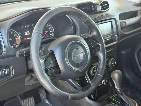 Used 2017 Jeep Renegade Altitude AWD/4WD image 16