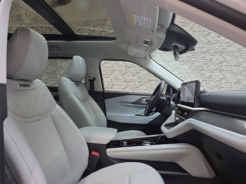 Used 2025 Ford Explorer Platinum w/ Ultimate Package image 11