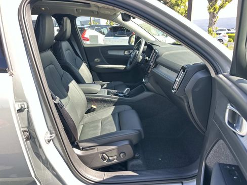 Certified 2026 Volvo XC40 B5 Plus w/ Protection Package Premier image 25