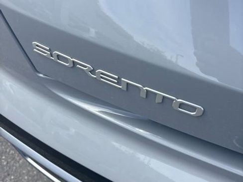 Used 2023 Kia Sorento SX image 4