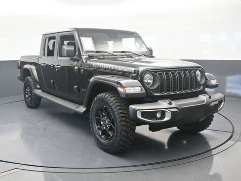 Used 2025 Jeep Gladiator Sport image 9