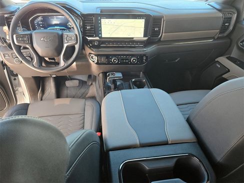 Used 2025 Chevrolet Silverado 1500 ZR2 image 12