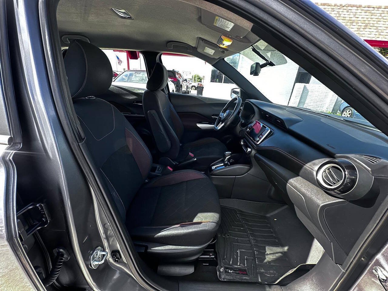 Used 2018 Nissan Kicks SR w/ Interior Electronics Package FWD image 7