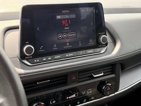Used 2024 Nissan Rogue SV FWD image 34