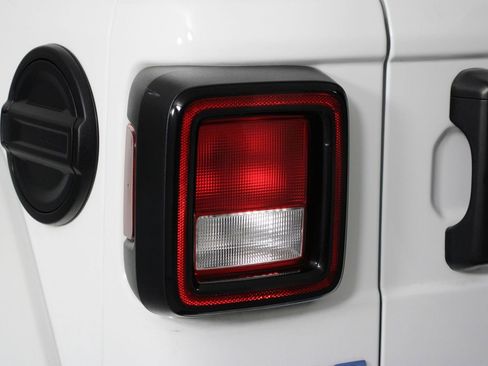 Used 2024 Jeep Wrangler Unlimited image 18