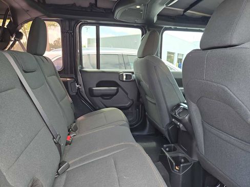 Used 2025 Jeep Wrangler Unlimited Sport AWD/4WD image 6