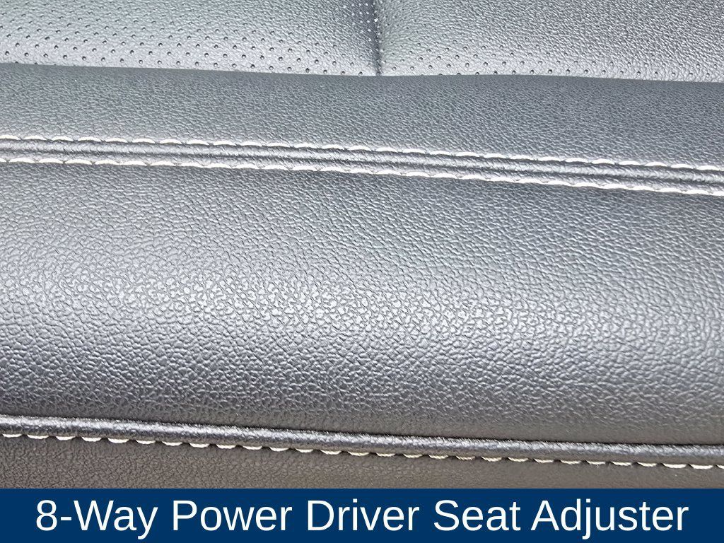 Used 2025 Chevrolet Traverse LT w/ Sun and Wheel Package FWD image 12