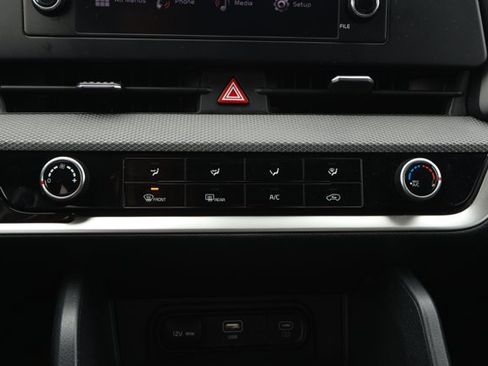 Used 2024 Kia Sportage LX image 18