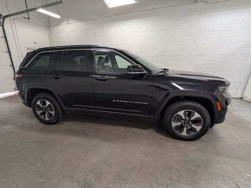 Used 2022 Jeep Grand Cherokee Limited 4xe w/ Luxury Tech Group II AWD/4WD image 3