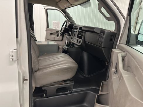 Used 2016 GMC Savana 3500 Work Van image 17