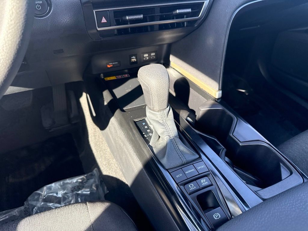 Used 2025 Toyota Camry LE FWD image 13