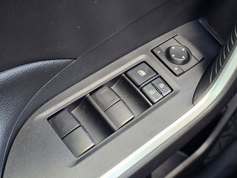 Used 2020 Toyota RAV4 XLE w/ Convenience Package FWD image 22