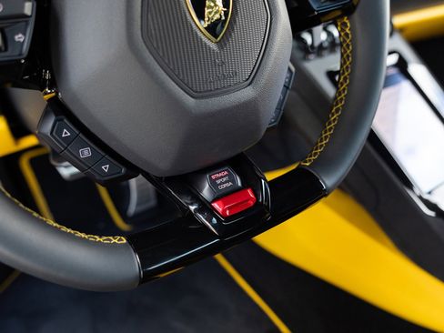 Used 2024 Lamborghini Huracan Tecnica image 21