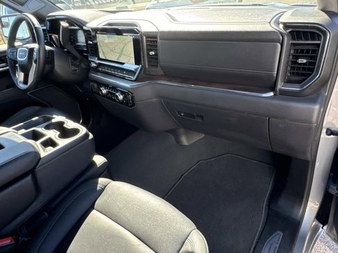 Used 2025 GMC Sierra 1500 SLT image 11