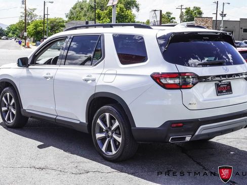 Used 2025 Honda Pilot Touring image 11