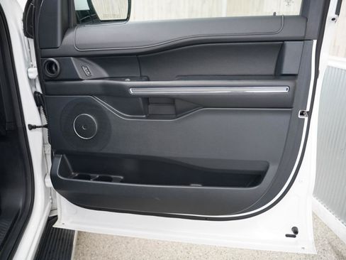 Used 2021 Ford Expedition XLT AWD/4WD image 32