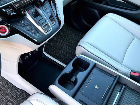 New 2026 Honda Odyssey Touring image 7