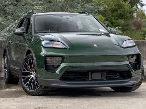Certified 2025 Porsche Macan 4S Electric AWD/4WD image 6