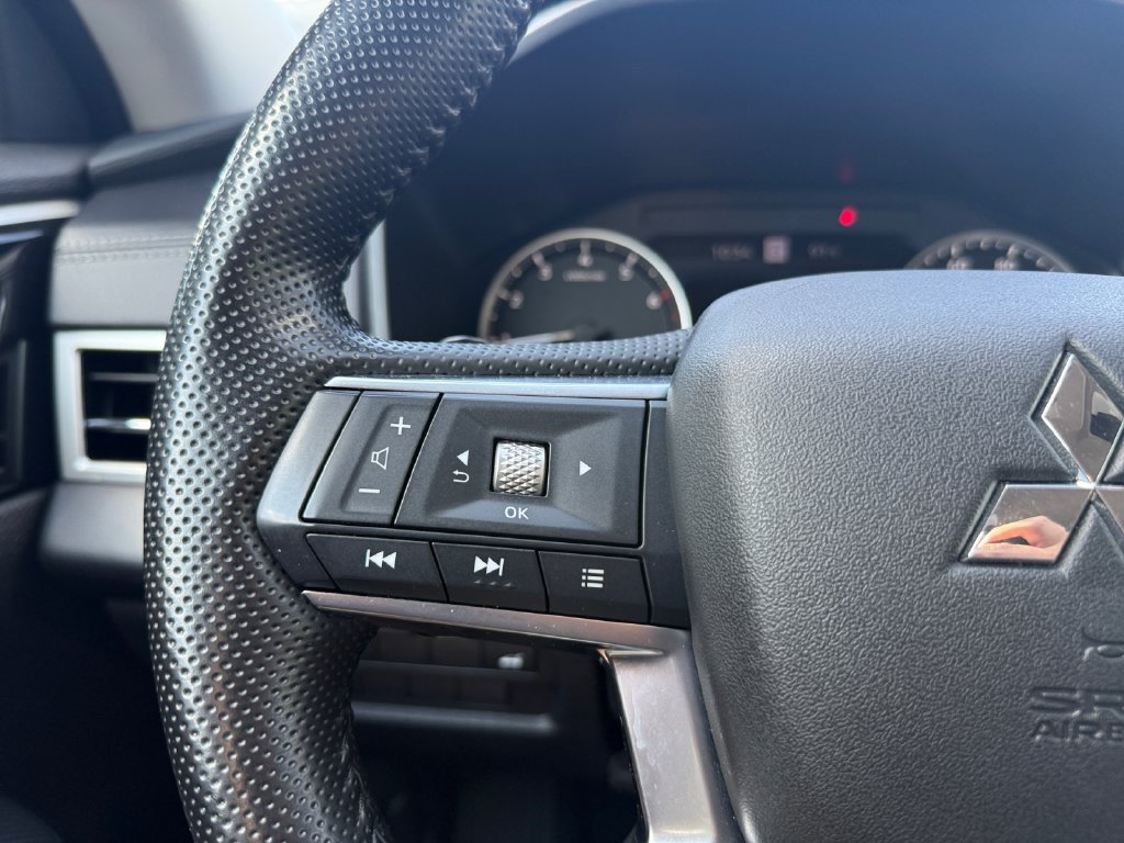 Used 2024 Mitsubishi Outlander SE FWD image 22