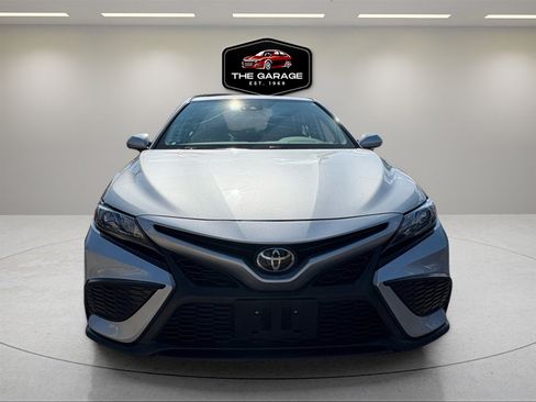 Used 2022 Toyota Camry SE w/ Cold Weather Package image 10