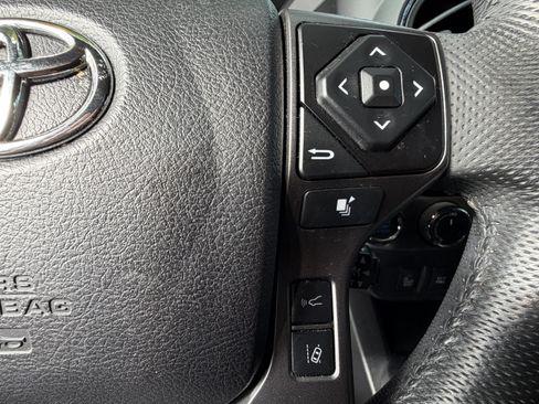 Used 2022 Toyota Tacoma TRD Sport w/ TRD Premium Sport Package AWD/4WD image 20