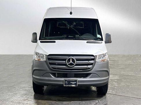 Used 2025 Mercedes-Benz Sprinter 2500 image 8