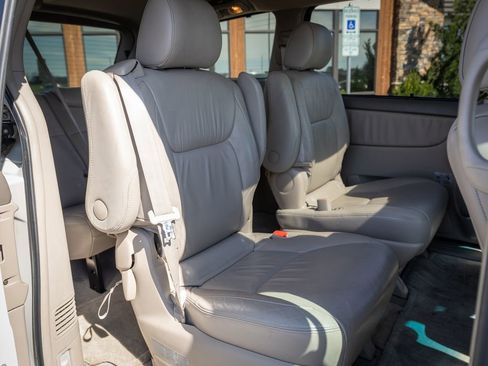 Used 2006 Toyota Sienna XLE Limited FWD image 26