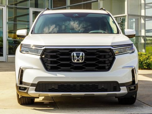 Used 2025 Honda Pilot Elite image 7
