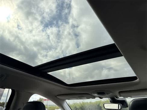 Used 2023 Chrysler Pacifica Limited image 23