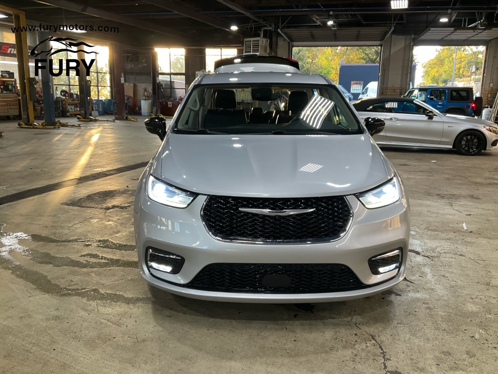 Used 2024 Chrysler Pacifica Touring-L FWD image 25
