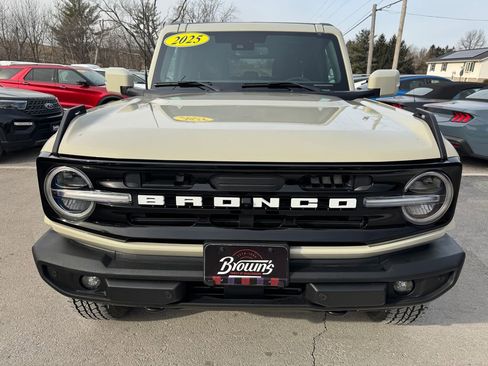 Used 2025 Ford Bronco Outer Banks image 2