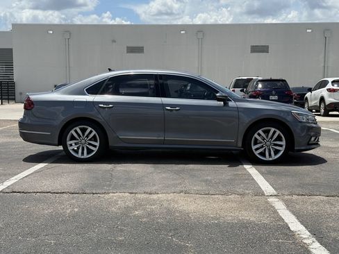 Used 2017 Volkswagen Passat 1.8T SEL Premium FWD image 4