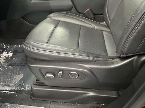 Used 2024 GMC Yukon Denali w/ Advanced Technology Package image 23