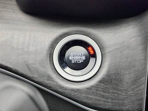 Used 2024 Jeep Grand Cherokee L Limited w/ Luxury Tech Group II image 47