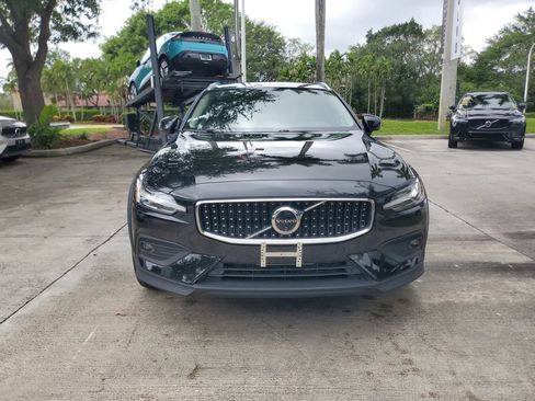 Certified 2025 Volvo V60 B5 Cross Country Plus AWD/4WD image 2