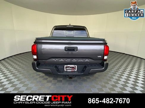 Used 2018 Toyota Tacoma TRD Sport image 6