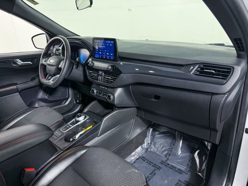 Used 2023 Ford Escape ST-Line image 12