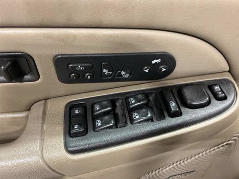 Used 2004 Chevrolet Suburban Z71 w/ Preferred Equipment Group AWD/4WD image 13