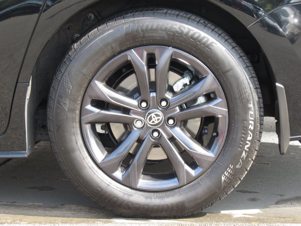 Used 2025 Toyota Sienna XSE AWD/4WD image 41