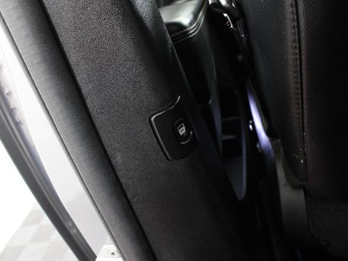 Used 2014 Chrysler Town & Country S FWD image 36