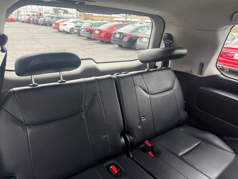 Used 2014 Lexus LX 570 4WD w/ Luxury Package image 31