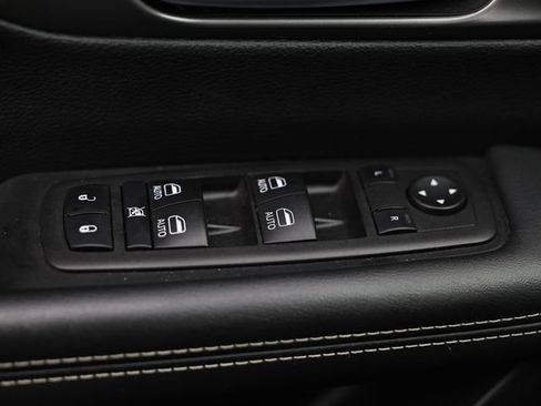 Used 2025 Chrysler Pacifica Select FWD image 17