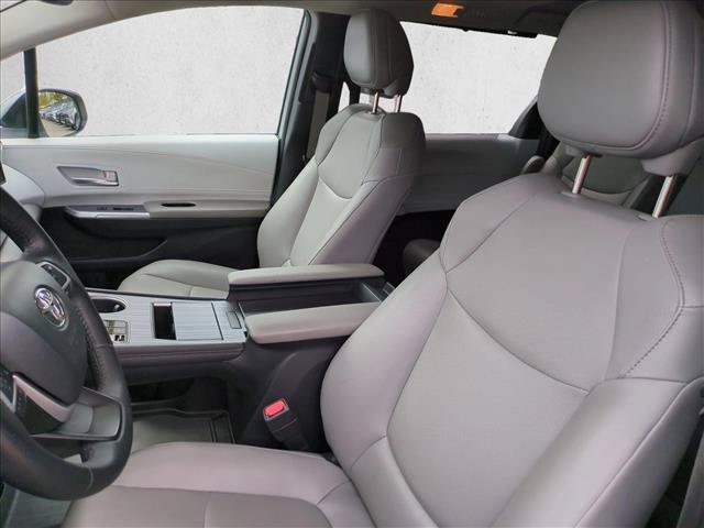 Used 2025 Toyota Sienna XLE FWD image 16