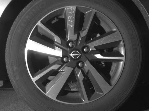 Used 2025 Nissan Versa SV FWD image 13