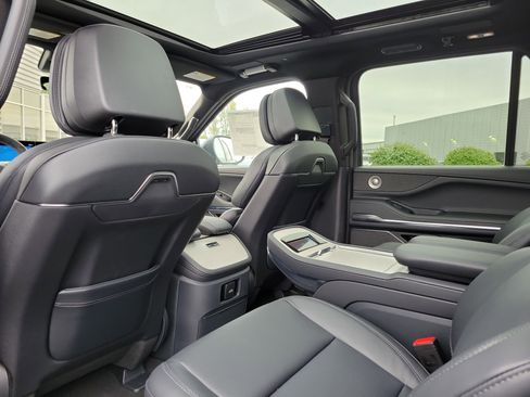 New 2025 Lincoln Navigator L Reserve image 16