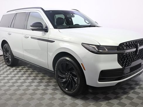 New 2026 Lincoln Navigator Reserve w/ Jet Appearance Package AWD/4WD image 8