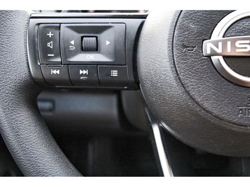 Used 2023 Nissan Pathfinder S image 15