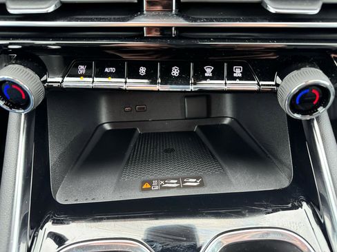 Used 2025 Chevrolet Traverse Z71 w/ Driver Confidence Package image 26