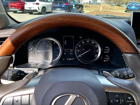 Used 2021 Lexus LX 570 4WD w/ Luxury Package image 29