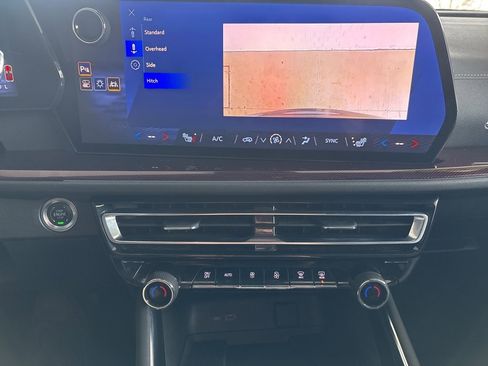 Used 2024 Chevrolet Traverse Z71 image 21